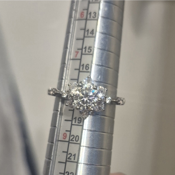 1.5 Carat Total Weight Floral Moissanite Diamond Ring Size 8